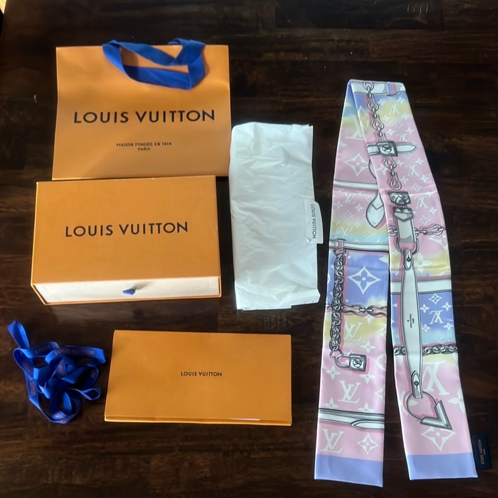Louis Vuitton Silk Monogram Escale Confidential Bandeau Pink
